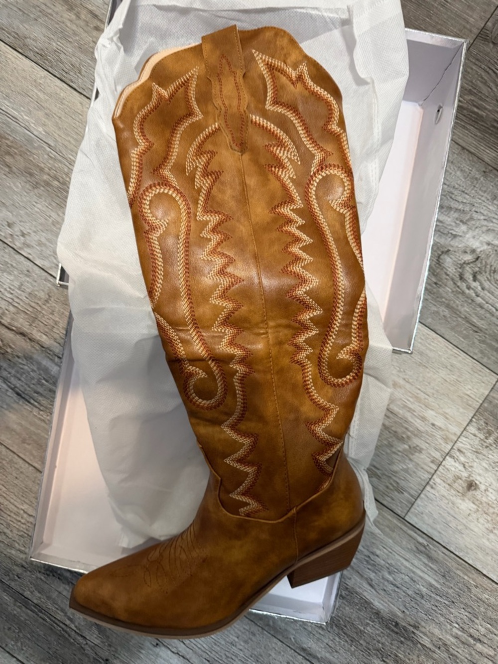 Women's Wet kiss Embroidered Heeled Western Boot - Picture 3 of 11
